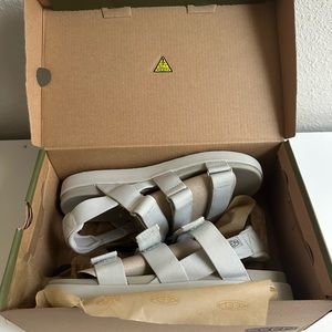 Keen Elle Strappy sandal, silver/gray, 8.5, new in box
